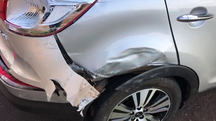 "Busão" e Sportage colidem em cruzamento com semáforo