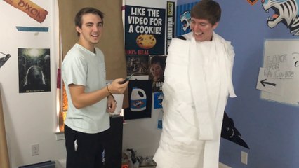 100 LAYERS OF SARAN WRAP   TOILET PAPER Challenge