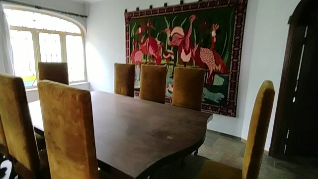 A MANSÃO SURREAL, ABANDONARAM MÓVEIS DENTRO DA CASA