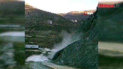 Artvin’de heyelan anı görüntülendi