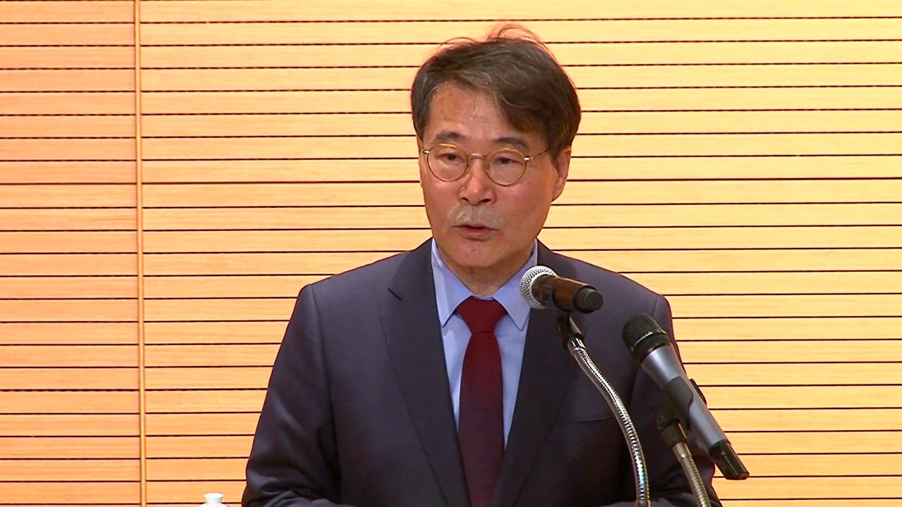 검찰, '통계 조작 의혹' 장하성 전 정책실장 소환 조사 / YTN