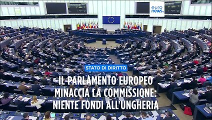 Скачать видео: Il Parlamento europeo minaccia azioni legali contro la Commissione per i fondi all'Ungheria