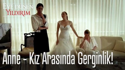 Anne kız arasında gerginlik - Eve Düşen Yıldırım