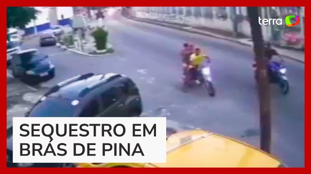 Veja o momento em que adolescente é sequestrado por homens armados em Brás de Pina, no RJ