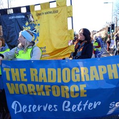 Over 900 Northern Ireland radiographers strike as 'stagnant pay leads to ever-increasing HSC waiting lists'