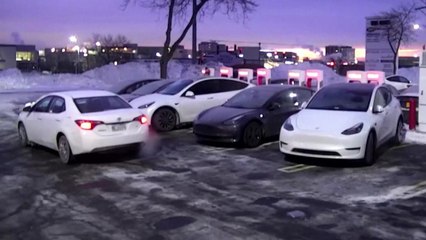 美 혹한에 테슬라 전기차 방전 속출..."충전 대란" / YTN