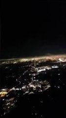Video: una mujer asegura que grabó un “OVNI rosa”, en pleno vuelo