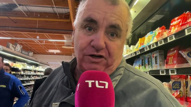 Les agriculteurs retirent les produits Lactalis des rayons