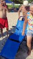 Professor transforma praia em palco de vida para idosos em Penha