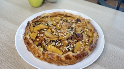 Pastel alemán con manzana y frutos secos