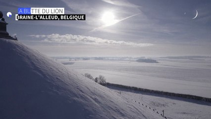 Belgique : la Butte du Lion recouverte d'un manteau blanc après un épisode neigeux intense