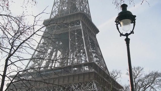 Tourists revel as snow blankets Eiffel Tower and other Paris monuments