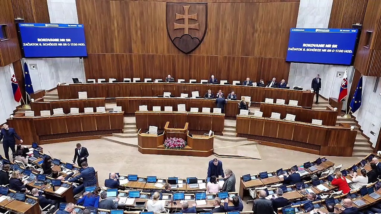 ZÁZNAM: A. Danka pre nehodu odvolávať nebudú, poslanci neschválili program