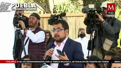 Dan la bienvenida en Puebla a la jirafa 'Benito'; viajó a través de 10 estados