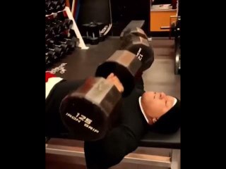 LLCoolJ Hits The Dumbbell Bench Press