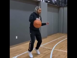 Lil Durk Gets Buckets With NBA Trainer Chris Brickley