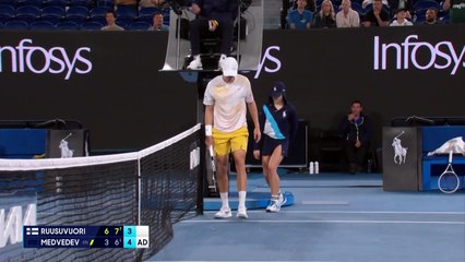 4h20 de jeu et deux sets effacés : comment Daniil Medvedev a retrouvé le match au bout de la nuit