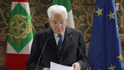 Mattarella: "Funzioni pubbliche? Agire con disciplina e onore"