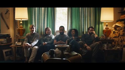 'Stranger in the Woods' - Tráiler Oficial