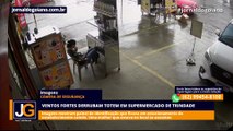 Ventos fortes derrubam totem em supermercado de Trindade, na região metropolitana de Goiânia