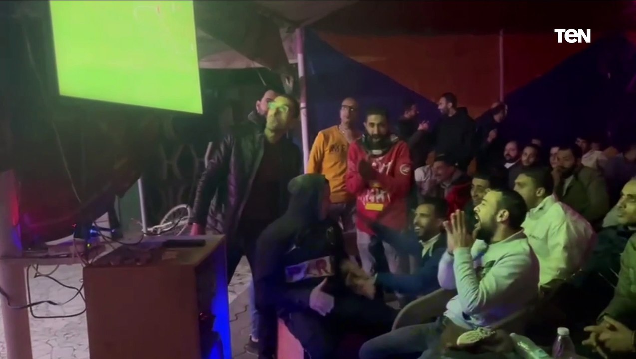 «هنكمل ورا منتخبنا».. أهالي المنوفية يشجعون المنتخب أمام غانا في الشوط الثاني