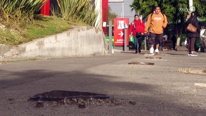 Retiran "a medias" puente peatonal en Periférico Sur y ponen en riesgo a peatones