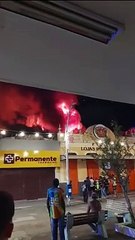 Chamas tomam conta da Lojas Imperador