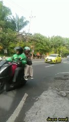 Xenia abu2 jadi polisi tayo