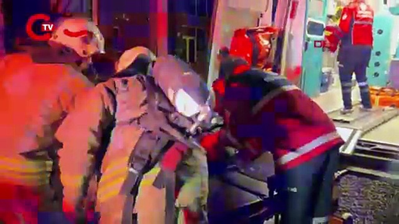 Ümraniye Sanayi Sitesi'nde yangın: Mahsur kalan işçi dumandan etkilendi!