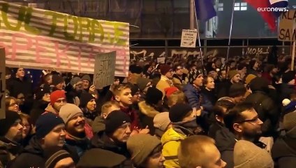 شاهد: احتجاحات في 23 مدينة في سلوفاكيا احتجاجًا على خطة الحكومة لتعديل قانون العقوبات