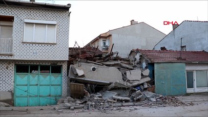 Eskişehir'de iki katlı boş bina çöktü