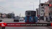 Antalya'da motosikletli, otobüse tutunan patenli çocukları tekmeyle uyardı