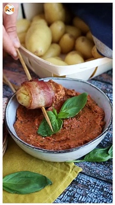 Brochettes apéritives de pommes de terre et poitrine fumée