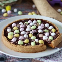 Tarte de pâques au chocolat et caramel, le dessert le plus gourmand pour pâques