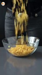 Galletas crujientes de copos de maíz con chocolate y crema de cacahuete