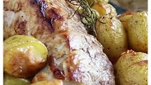 Filé mignon suíno ao forno com batatas douradas