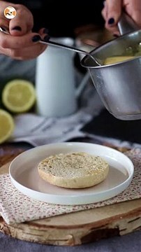 Ovos benedict (ovos beneditinos): a famosa receita dos filmes servidos no café da manhã