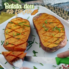 Batata doce assada no forno com molho iogurte skyr