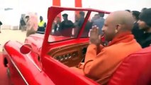 Video Story:  विंटेज कार पर सवार होकर स्वामी राम भद्राचार्य से मिले योगी आदित्यनाथ