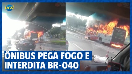 Ônibus pega fogo e interdita parte da  BR-040, no bairro Califórnia