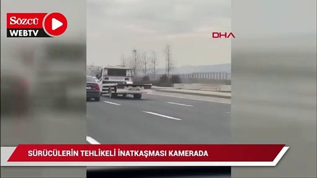 Trafikte sürücülerin tehlikeli inatlaşması kamerada