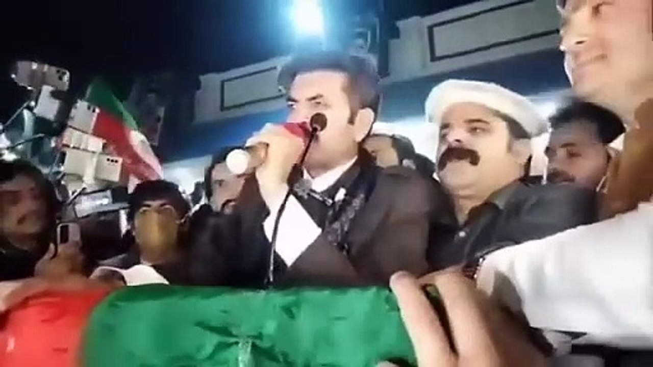 عمران خان کو بھی باہر نکالے گئے اور حکومت بھی بناۓ گئے | Imran Khan was also expelled... we were also made the government... the voice of my nation cannot be so weak... Sher Afzal Marwat took Diesel with open arms... Sher Afzal Khan Dabangg in Lucky Mar