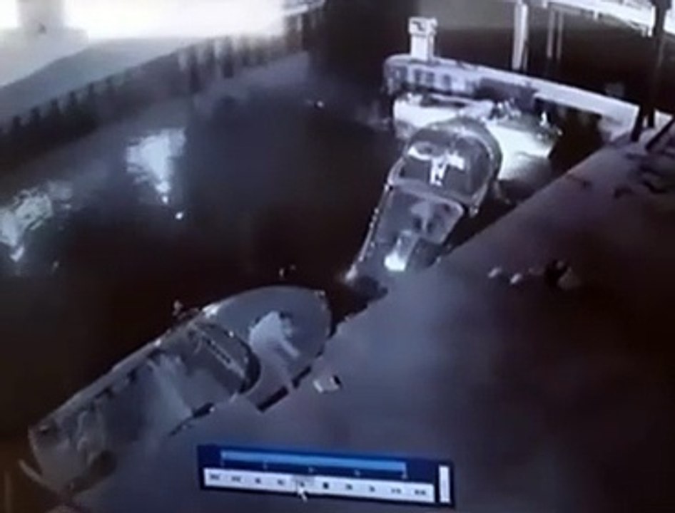 Travolse 2 ragazzi in motoscafo: il video in cui il tedesco condannato cade nel lago ubriaco