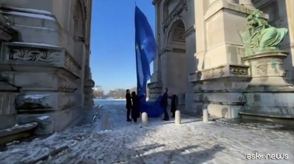 Issata la bandiera dell'Ue per la presidenza del Belgio