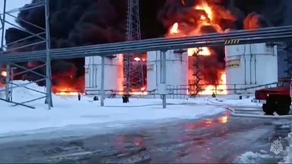 Bombardeio da Ucrânia provoca grande incêndio em depósito de petróleo russo