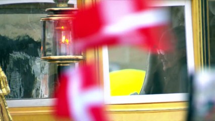 Sådan så det ud, da dronningen kørte i guldkaret gennem et snedækket København |2024| DR