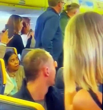 Passageiros retirados de voo em Faro tiveram comportamento inaceitável