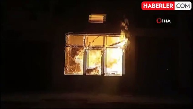 Antakya'da alev alev yanan iş yeri kullanılmaz hale geldi