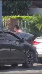 Así roban batería a carro en plena calle en San Pedro Sula