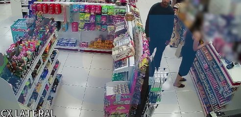 Cara de pau! Homem entra em farmácia, furta dois energéticos e vai embora
